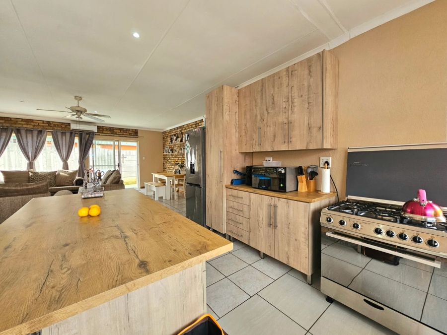 3 Bedroom Property for Sale in Miederpark North West